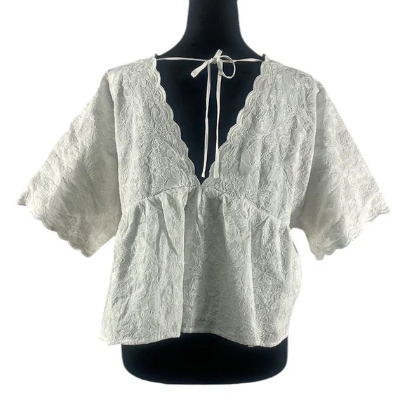 Anthropologie white floral stitched V neck flowy top, tie back, Medium,NWT - Picture 5 of 11